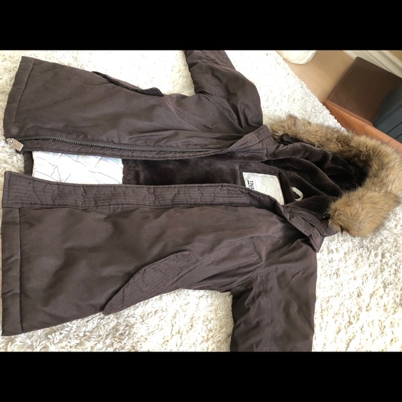 Aritzia Summit short Parka - Picture 9 of 11